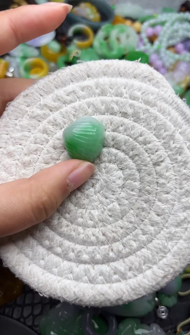 颈饰未镶嵌翡翠缅甸翡翠吊坠