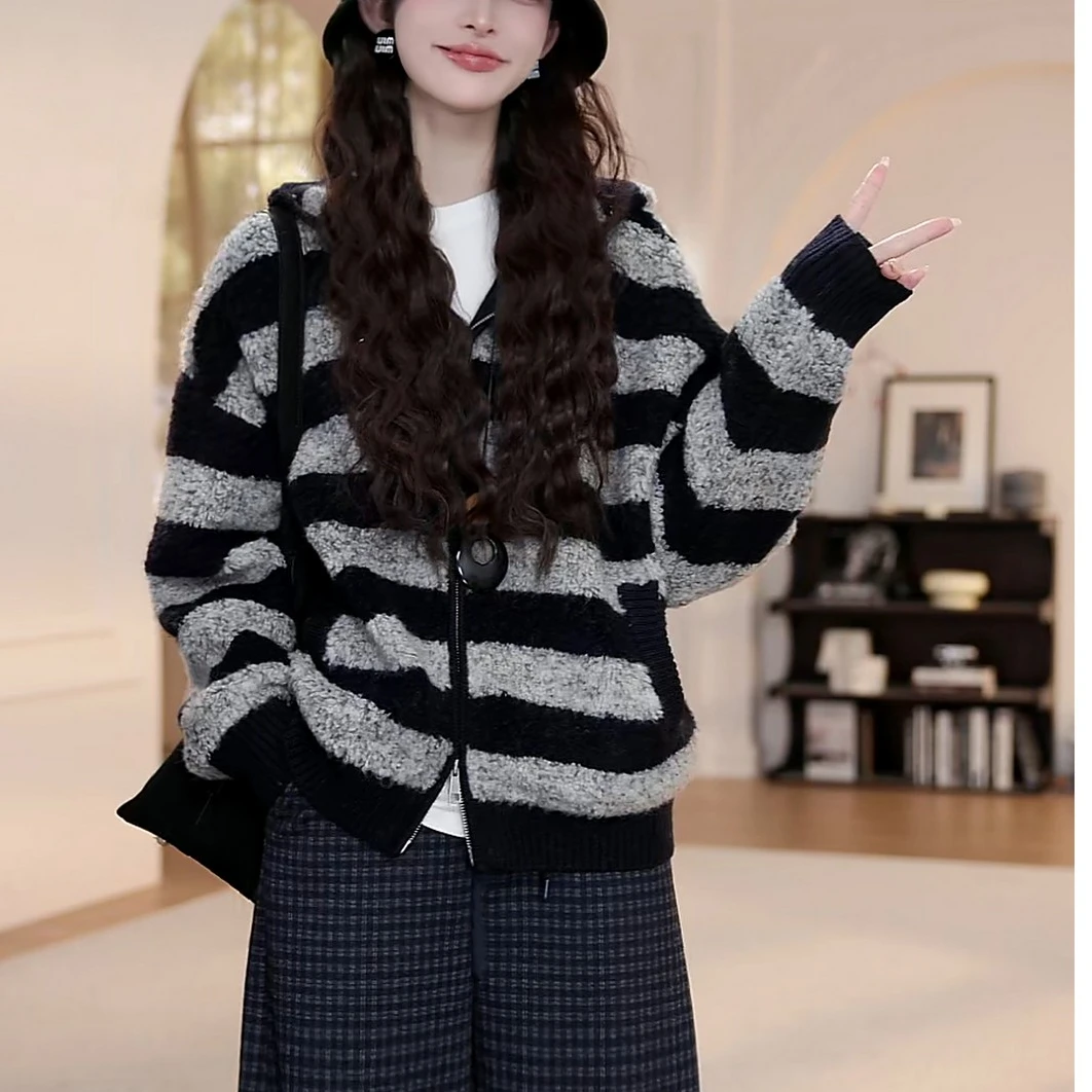 秋冬季慵懒风松弛感连帽条纹毛衣网红洋气炸街女装宽松休闲外套女