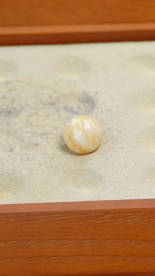 【闪购商品】蜜蜡裸石未镶嵌俄料0.785克