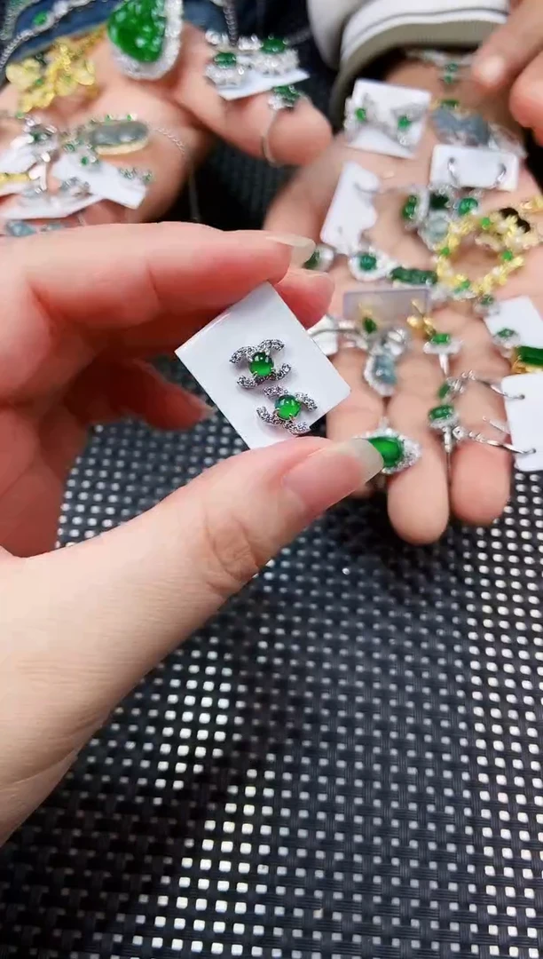 【闪购商品】翡翠耳饰未镶嵌111111111