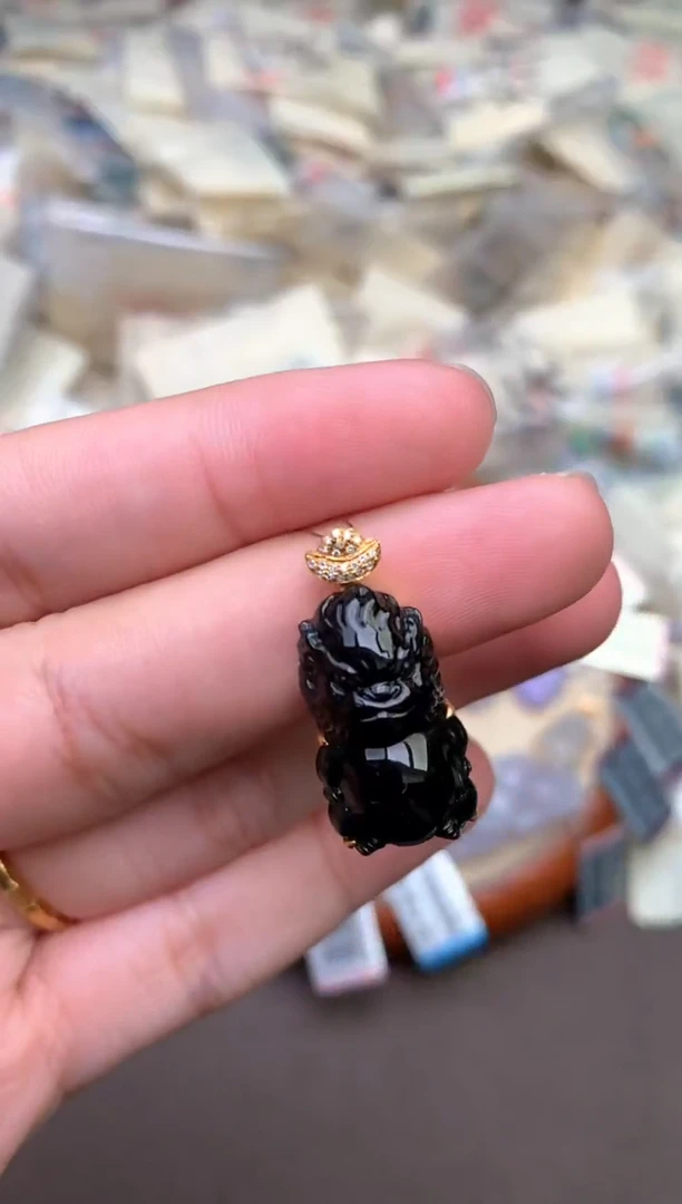 18K金镶嵌挂件翡翠—
