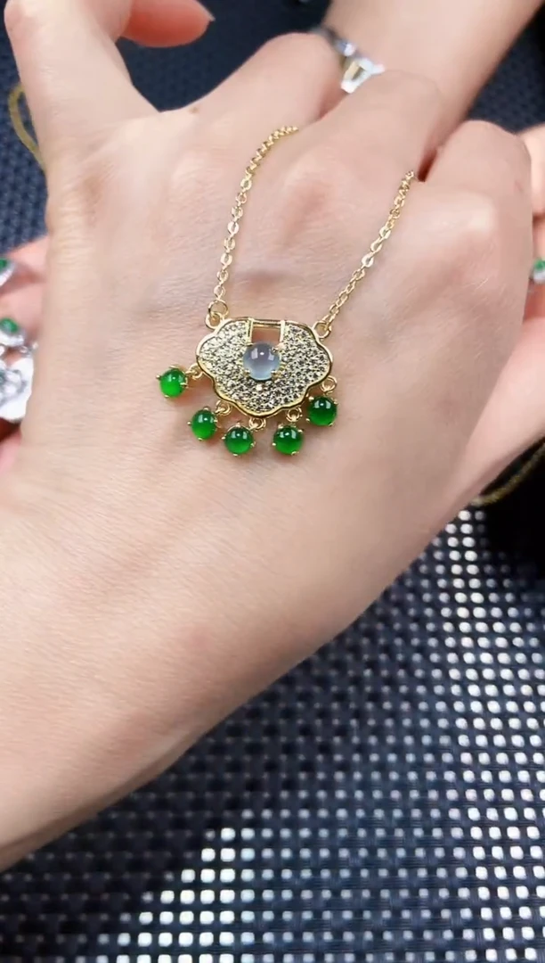 【闪购商品】翡翠颈饰未镶嵌11111111