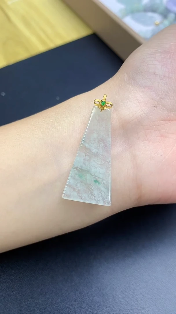 颈饰18K金镶嵌翡翠天然缅甸翡翠A货百元以上9元证书费自理