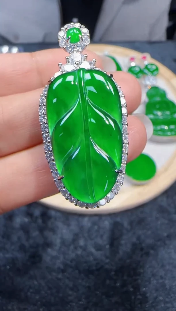 未镶嵌定制翡翠翡翠吊坠189