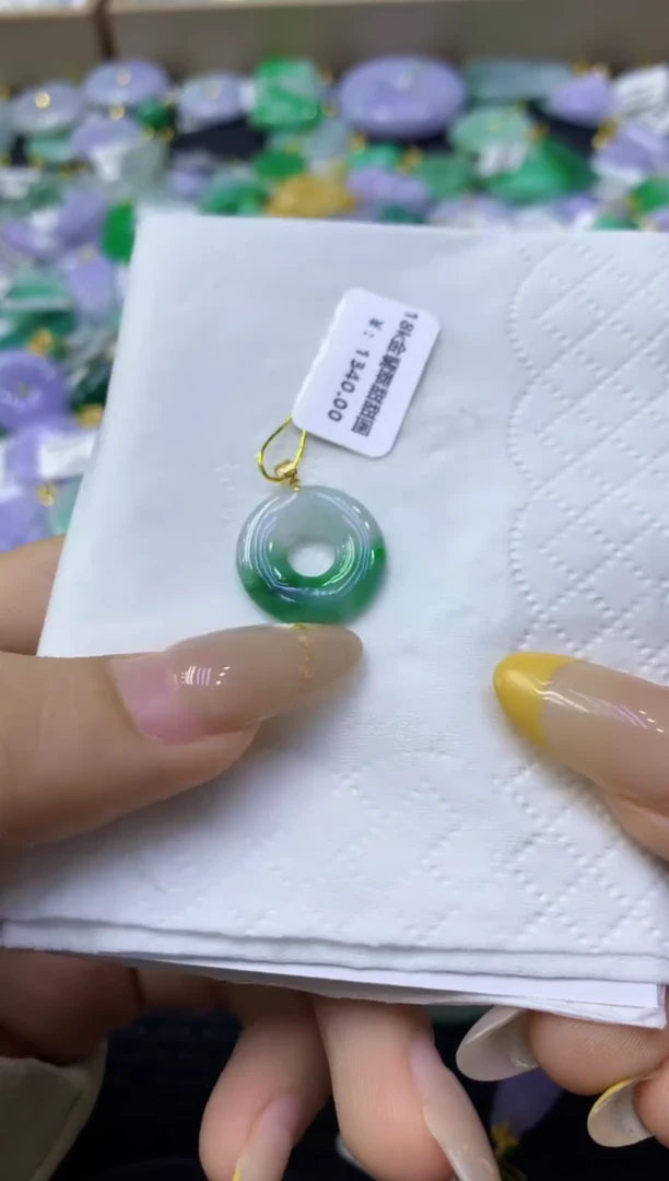 颈饰18K金镶嵌翡翠天然缅甸翡翠A货