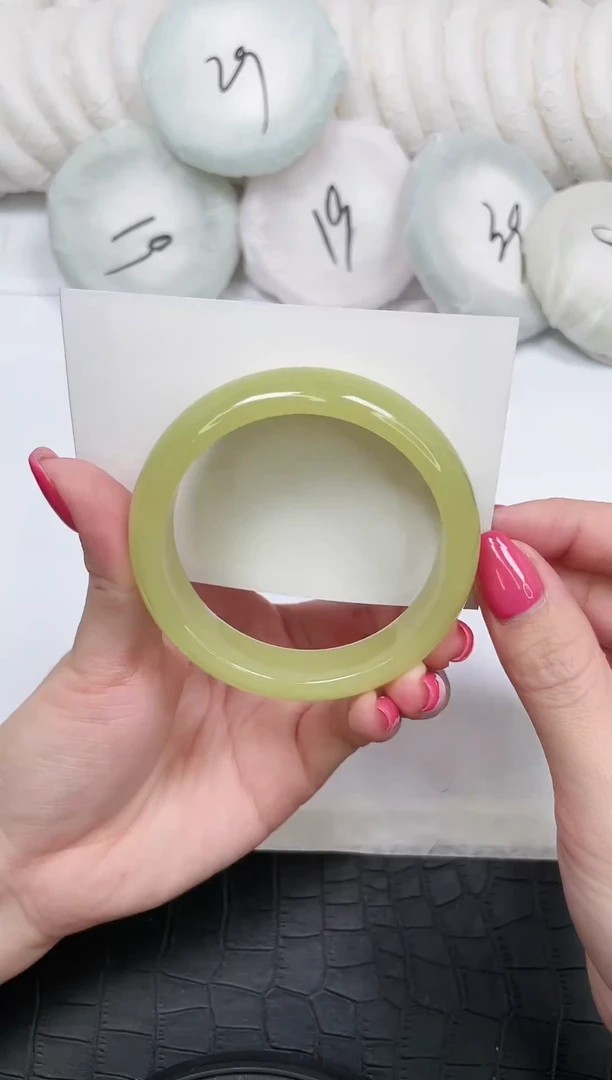 未镶嵌手镯石英质玉37-55.9