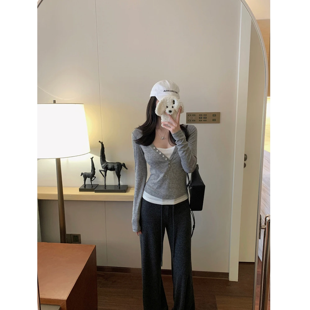 大码微胖MM辣妹排扣领假两件正肩长袖t恤设计感撞色V领甜辣妹上衣