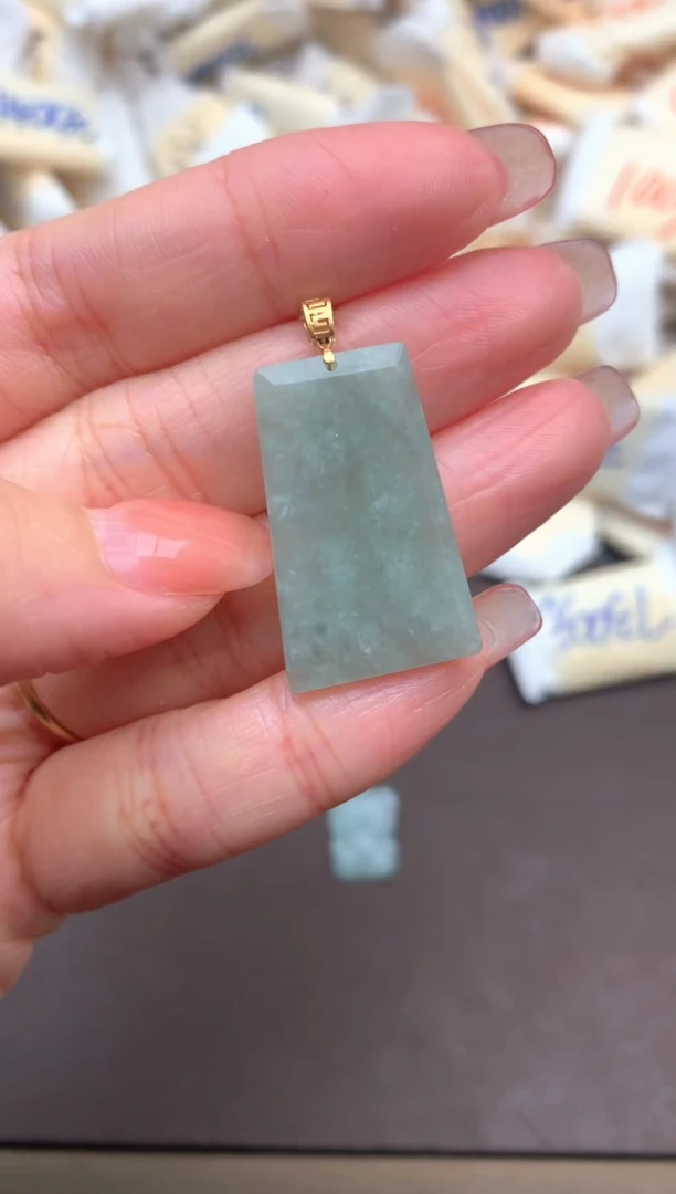 翡翠挂件18K金镶嵌一