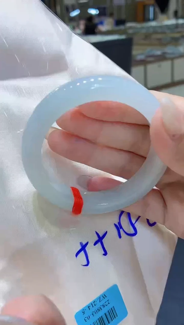 翡翠手镯未镶嵌翡翠手镯