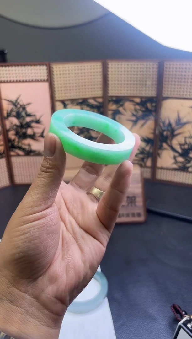 未镶嵌手镯定制翡翠顿**叶手镯定制
