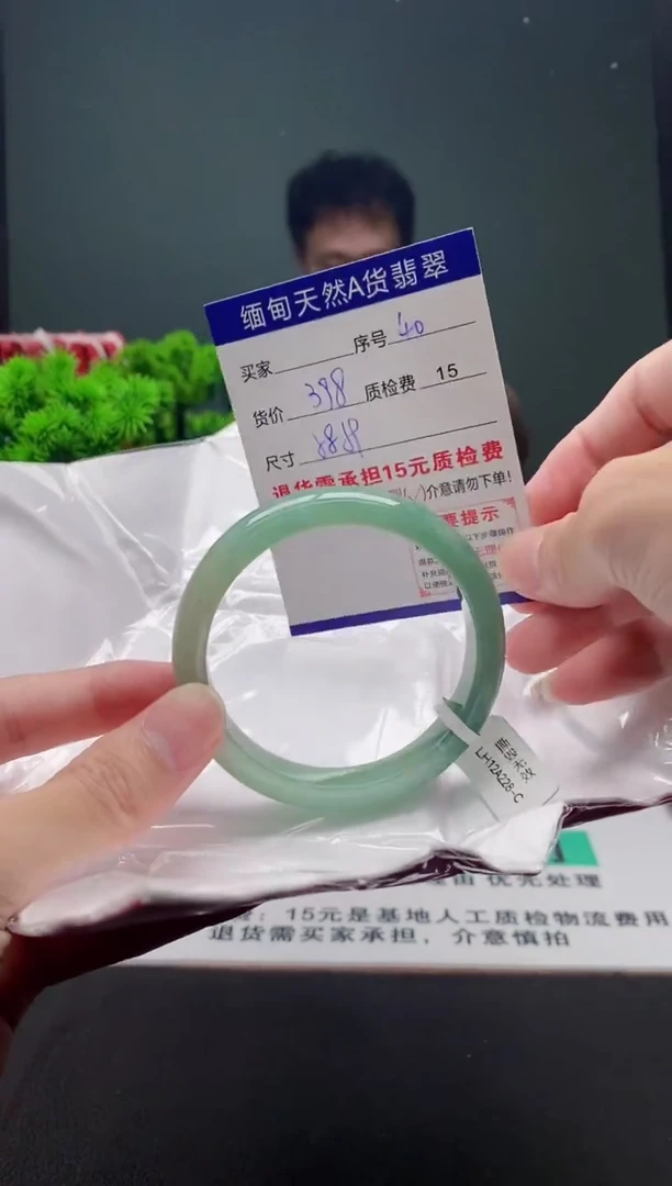 翡翠手镯未镶嵌40缅甸天然A货翡翠需包容瑕疵，介意慎拍