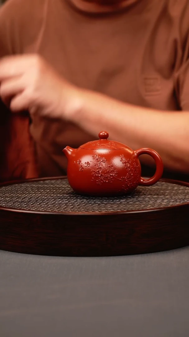 茶壶紫砂红皮龙 西施 堆梅花