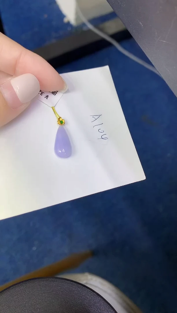 颈饰18K金镶嵌翡翠缅甸天然翡翠A货