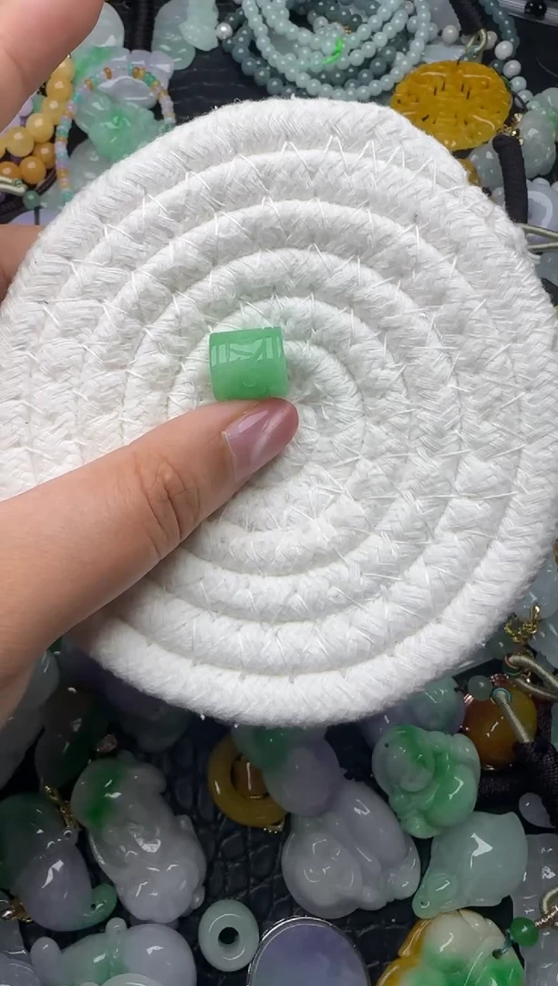 颈饰未镶嵌翡翠缅甸翡翠吊坠
