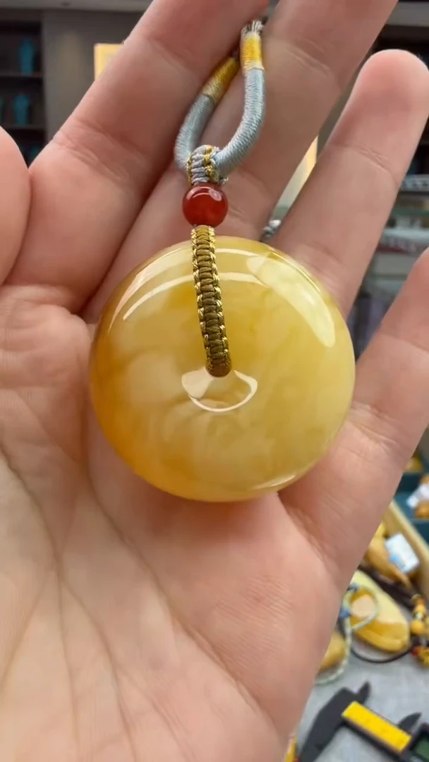 琥珀颈饰未镶嵌580秒拍号 假一罚三