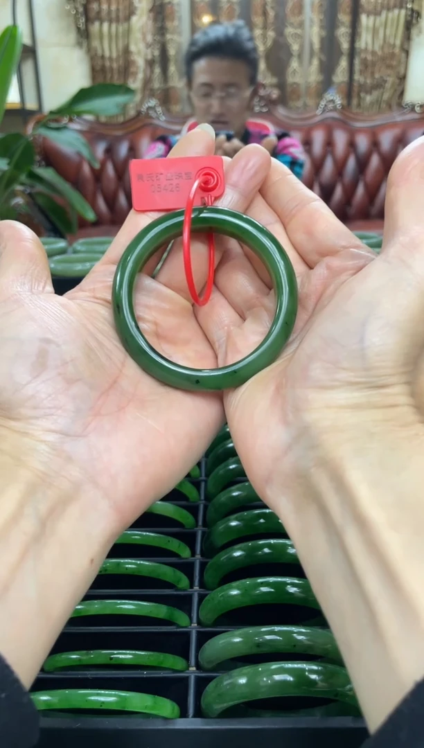 未镶嵌手镯和田玉（碧玉）天****万426