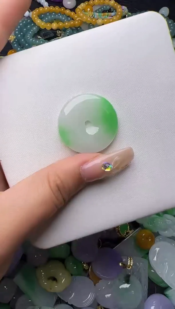 翡翠未镶嵌颈饰天然缅甸翡翠吊坠