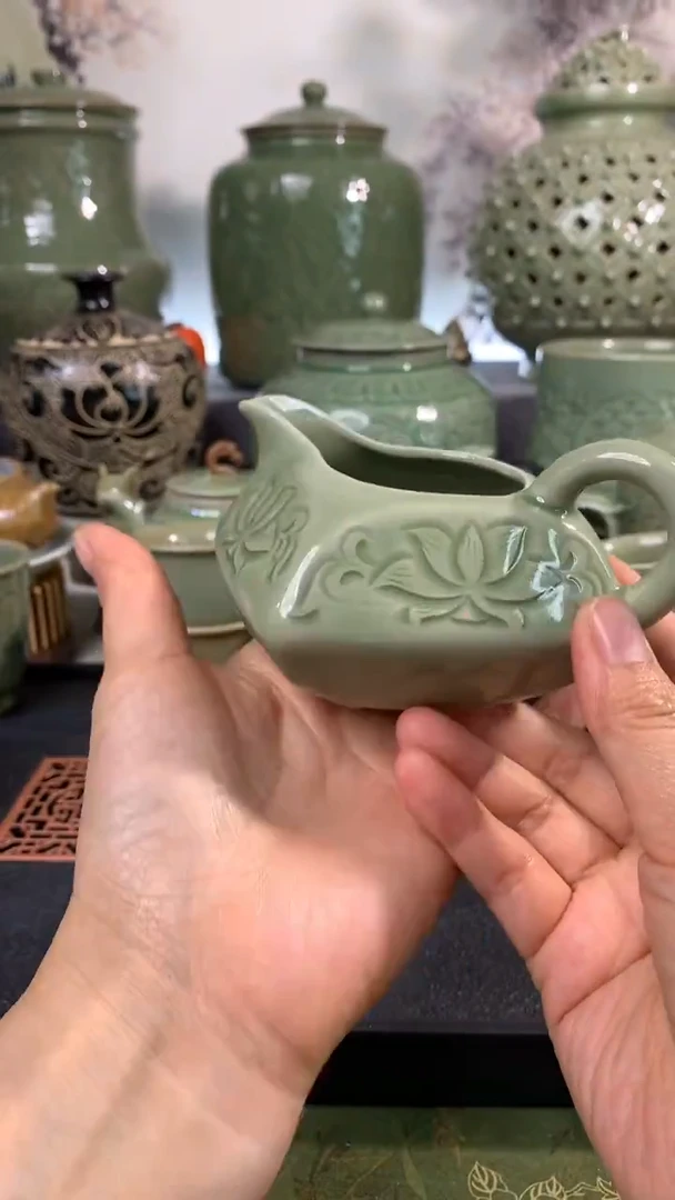 现代耀州窑微瑕青瓷刻花方形公道杯180CC一只