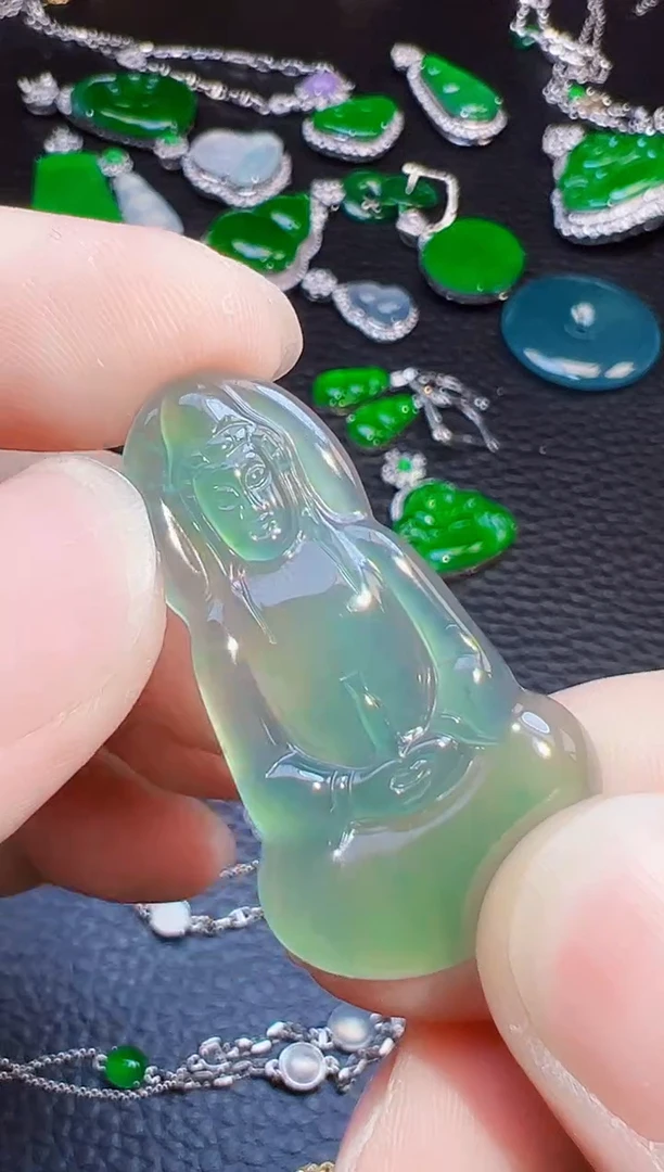 颈饰未镶嵌翡翠**翡翠