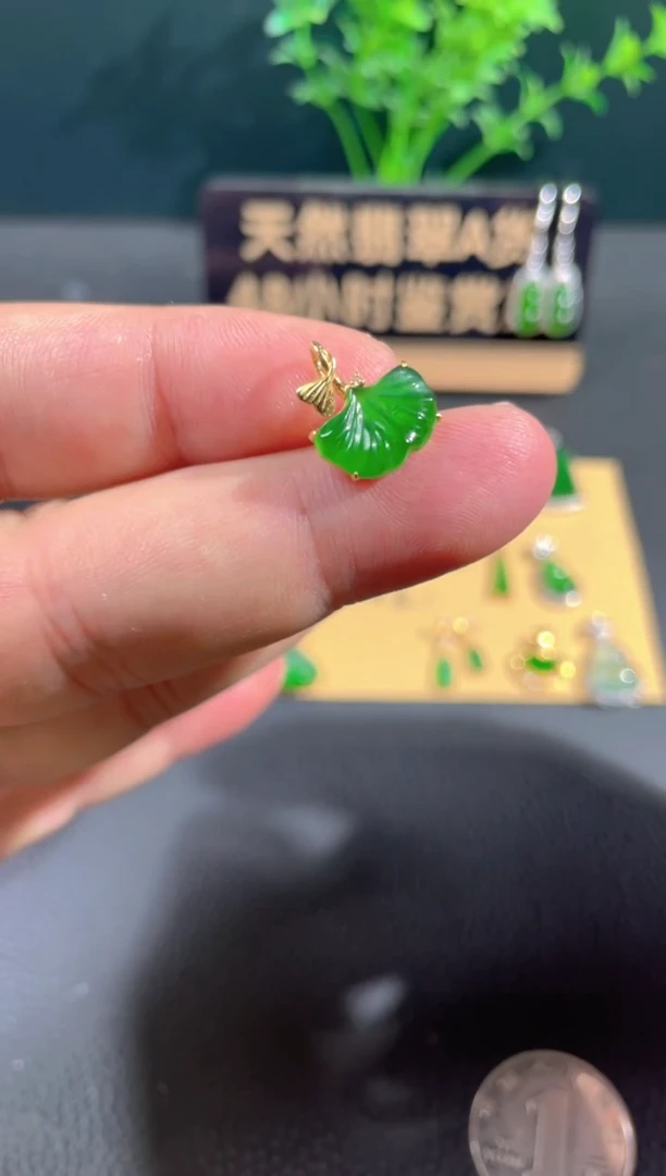 【闪购商品】翡翠颈饰18K金镶嵌翡翠