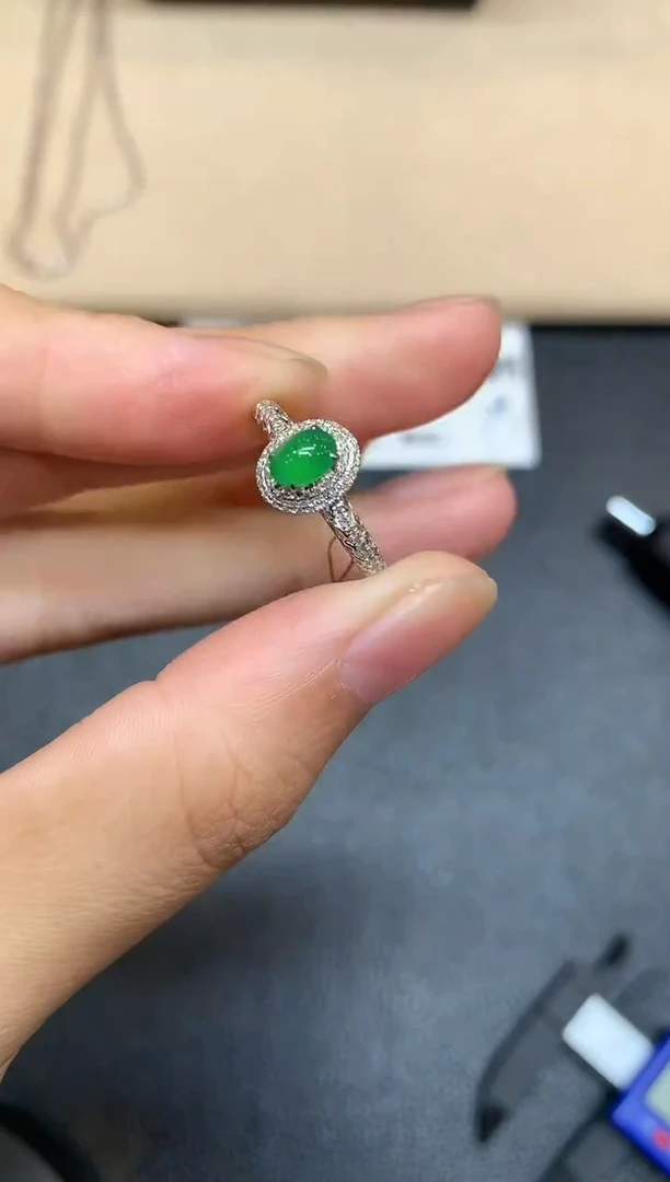 18K金镶嵌戒指翡翠蛋面【无服务费