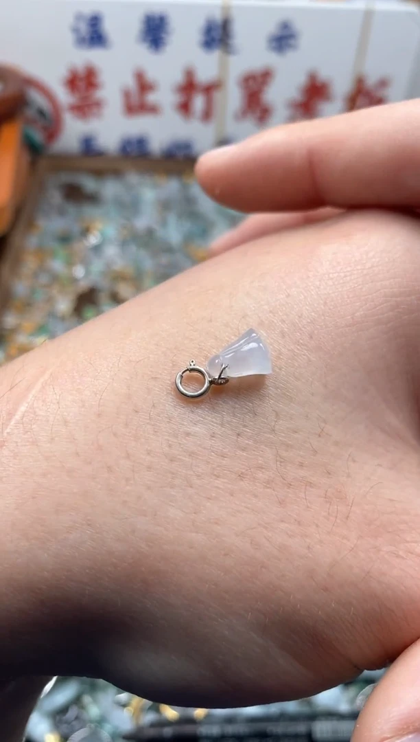 【闪购商品】翡翠颈饰未镶嵌哥哥