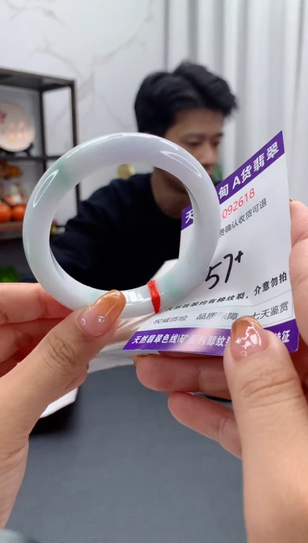 未镶嵌手镯翡翠有纹，完美者勿拍