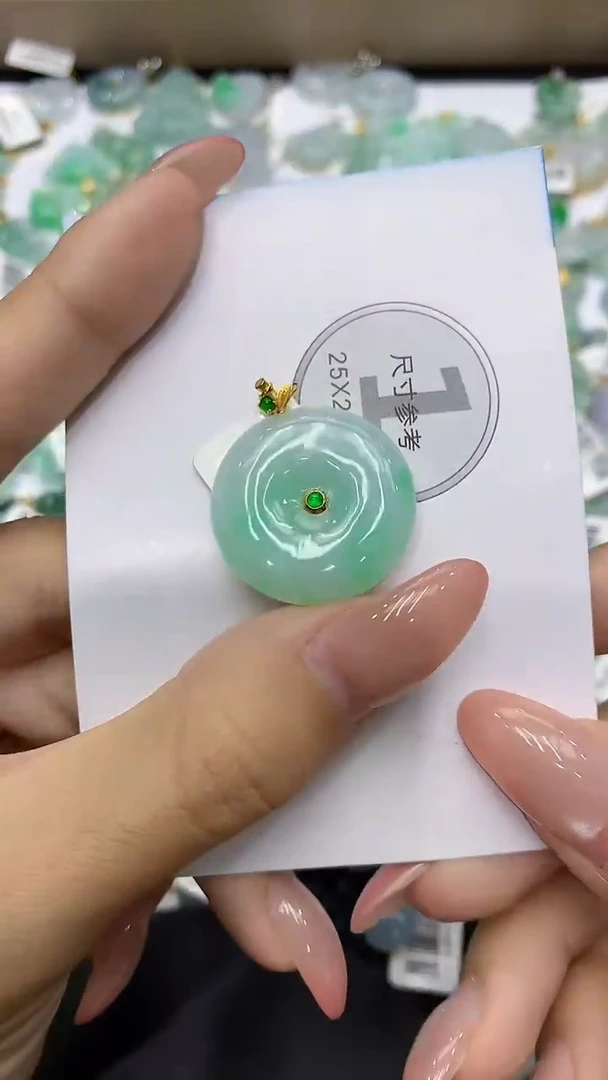 颈饰18K金镶嵌翡翠11111111Q