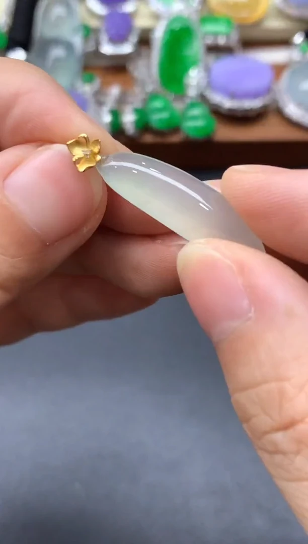 颈饰18K金镶嵌翡翠46-中国好珍宝