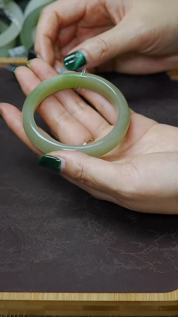 未镶嵌手镯和田玉55圈口  翠青正圈手镯