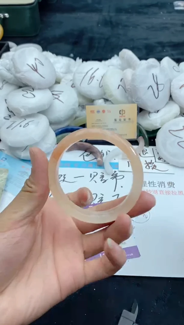 【闪购商品】石英质玉手镯未镶嵌48