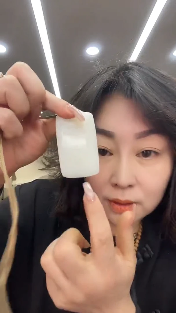 未镶嵌和田玉挂件微瑕