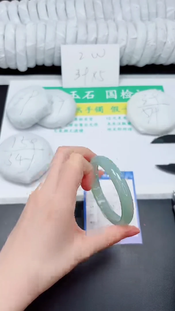 未镶嵌手镯石英质玉158-58.2
