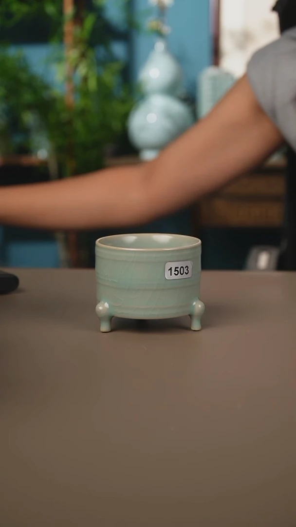 仿古三足杯微暇