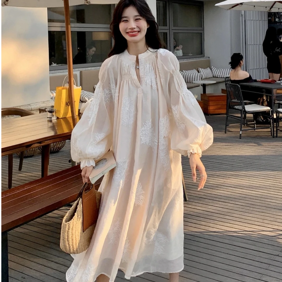 法式高级感刺绣慵懒复古浪漫宽松灯笼袖连衣裙子大裙摆长裙配腰带