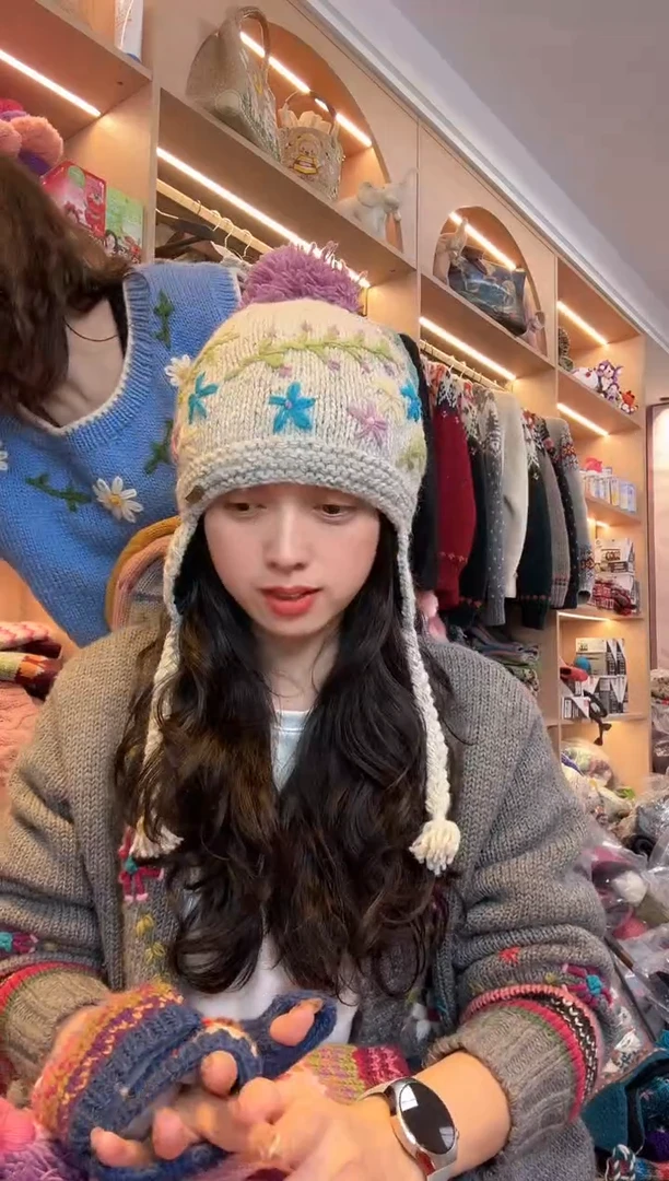 羊毛百羊毛灰色刺绣护耳帽