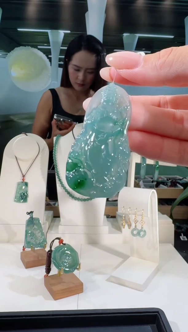翡翠未镶嵌吊坠(不含链)观音