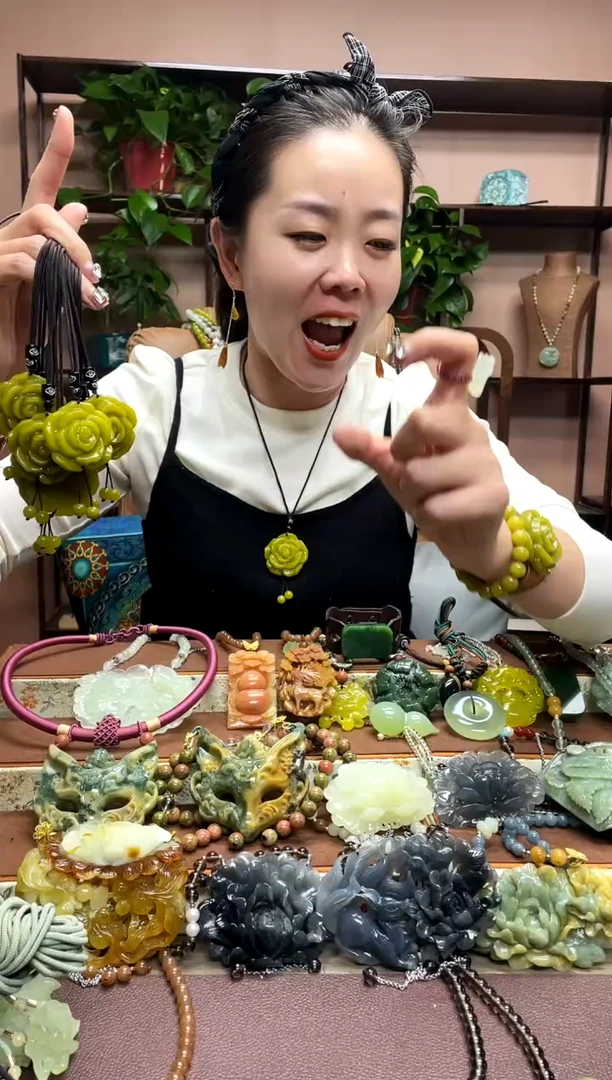 未镶嵌岫玉吊坠多样性发货发其中之一