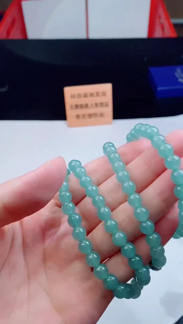 颈饰未镶嵌翡翠  `