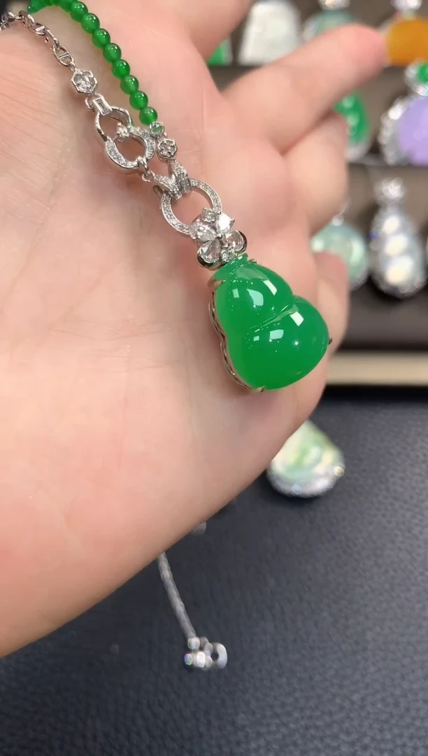 翡翠18K金镶嵌吊坠(不含链)春日珠宝 D1