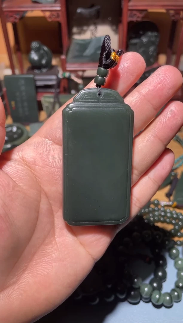 颈饰未镶嵌和田玉（青玉）1