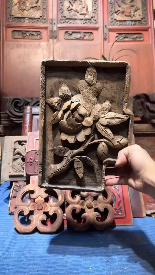 香樟木闲**步东阳精品老木雕
