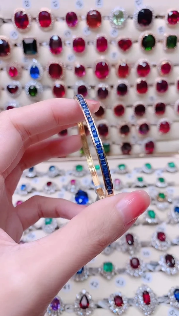 手镯蓝宝石18K金镶嵌天****?1