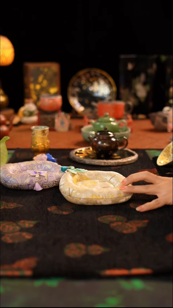 金色壶垫杯垫·········