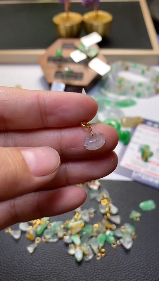 翡翠未镶嵌吊坠(不含链)翡翠净货32680