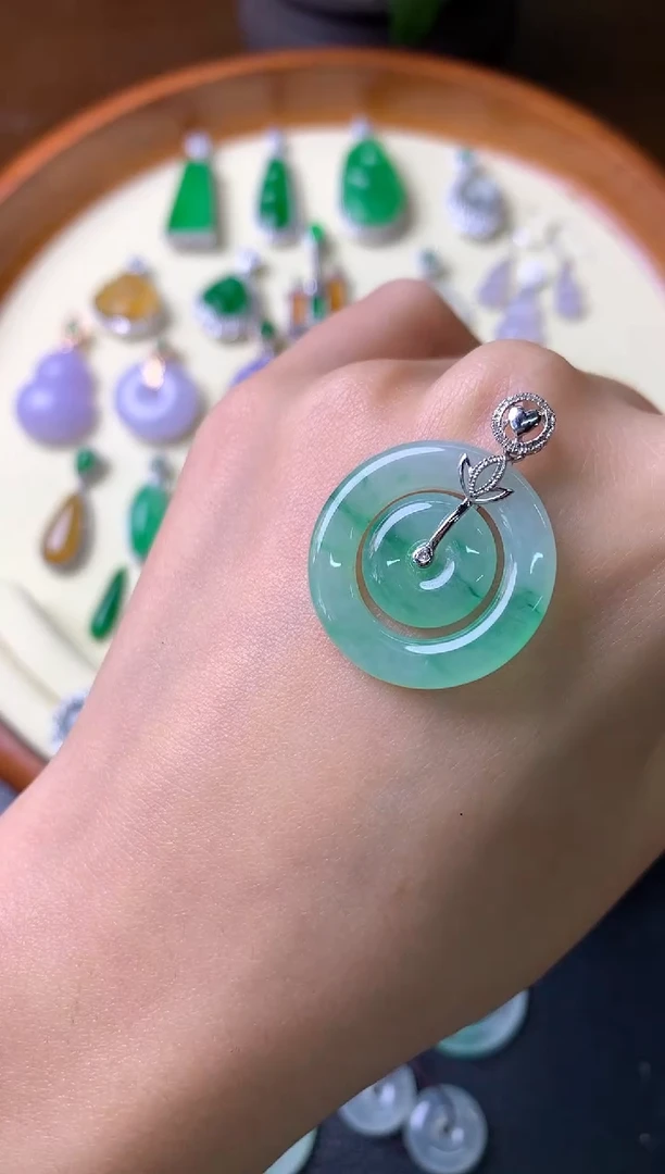 【闪购商品】翡翠吊坠(赠链)18K金镶嵌吊坠