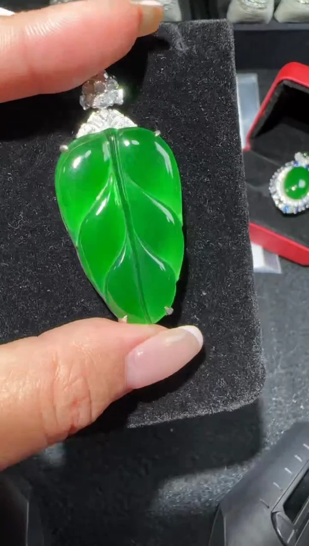 【闪购商品】翡翠吊坠(赠链)银S925镶嵌多样性发货拍一发一