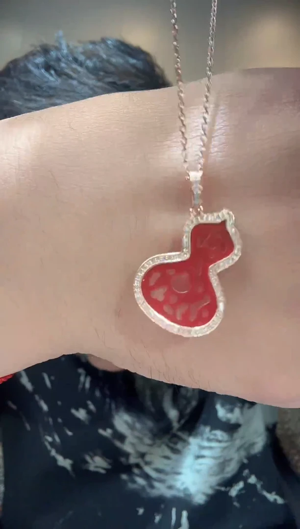 吊坠(不含链)18K金镶嵌钻石设计款红葫芦吊坠