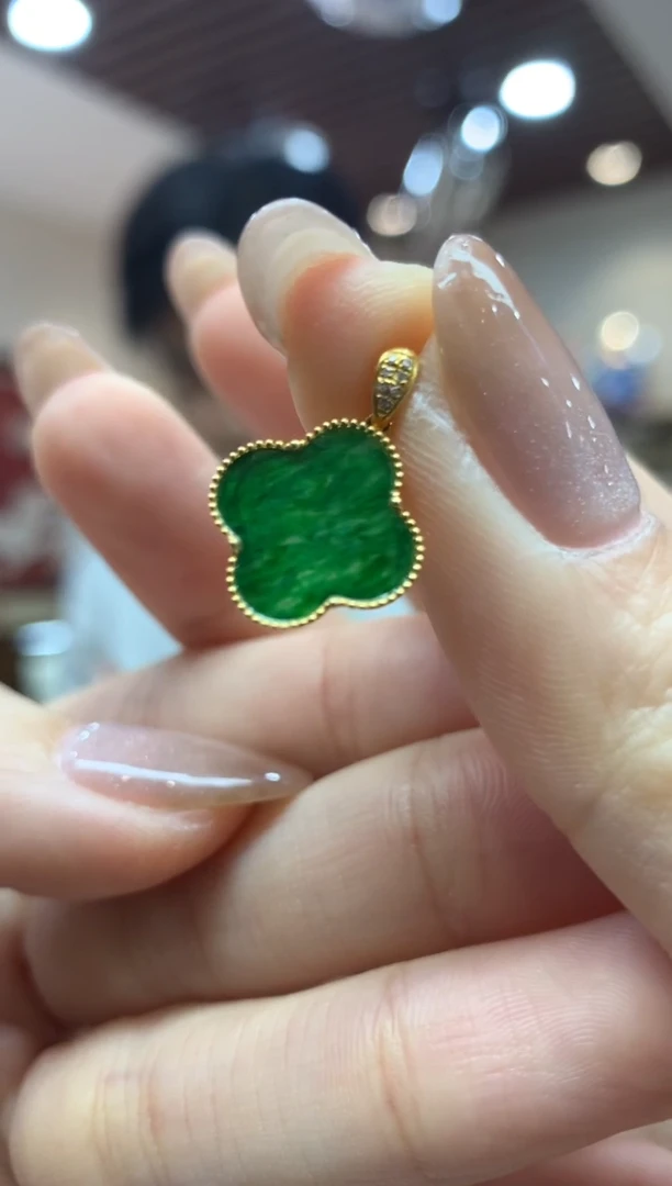 【闪购商品】翡翠吊坠(不含链)18K金镶嵌四叶草多样性发货1件