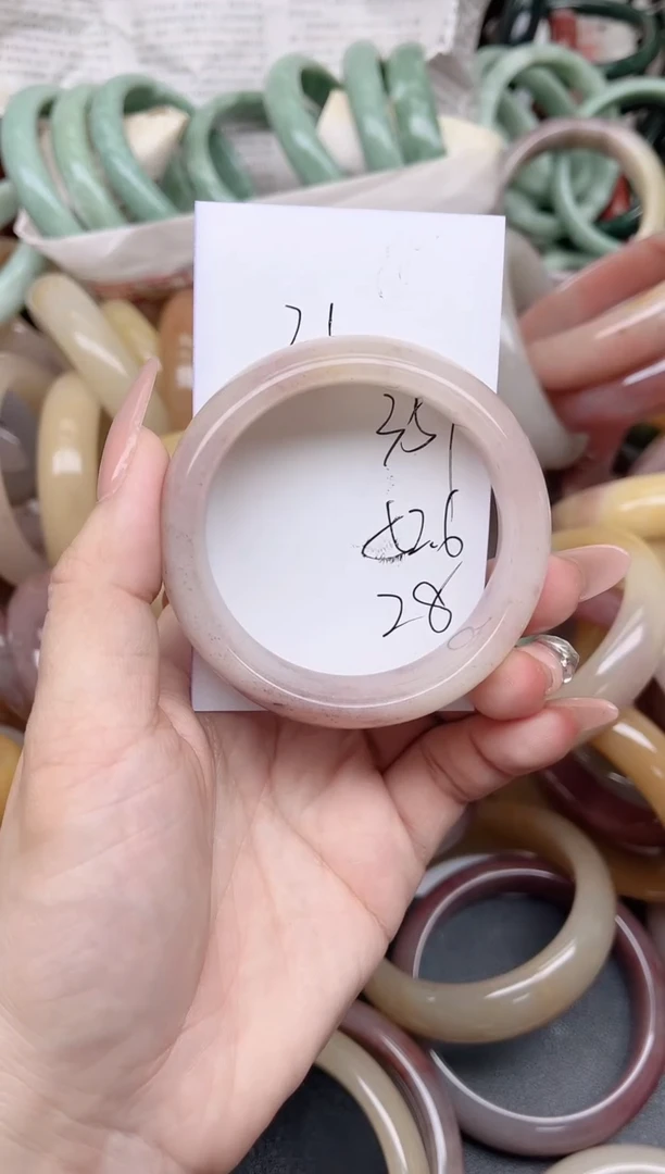 未镶嵌手镯石英质玉357